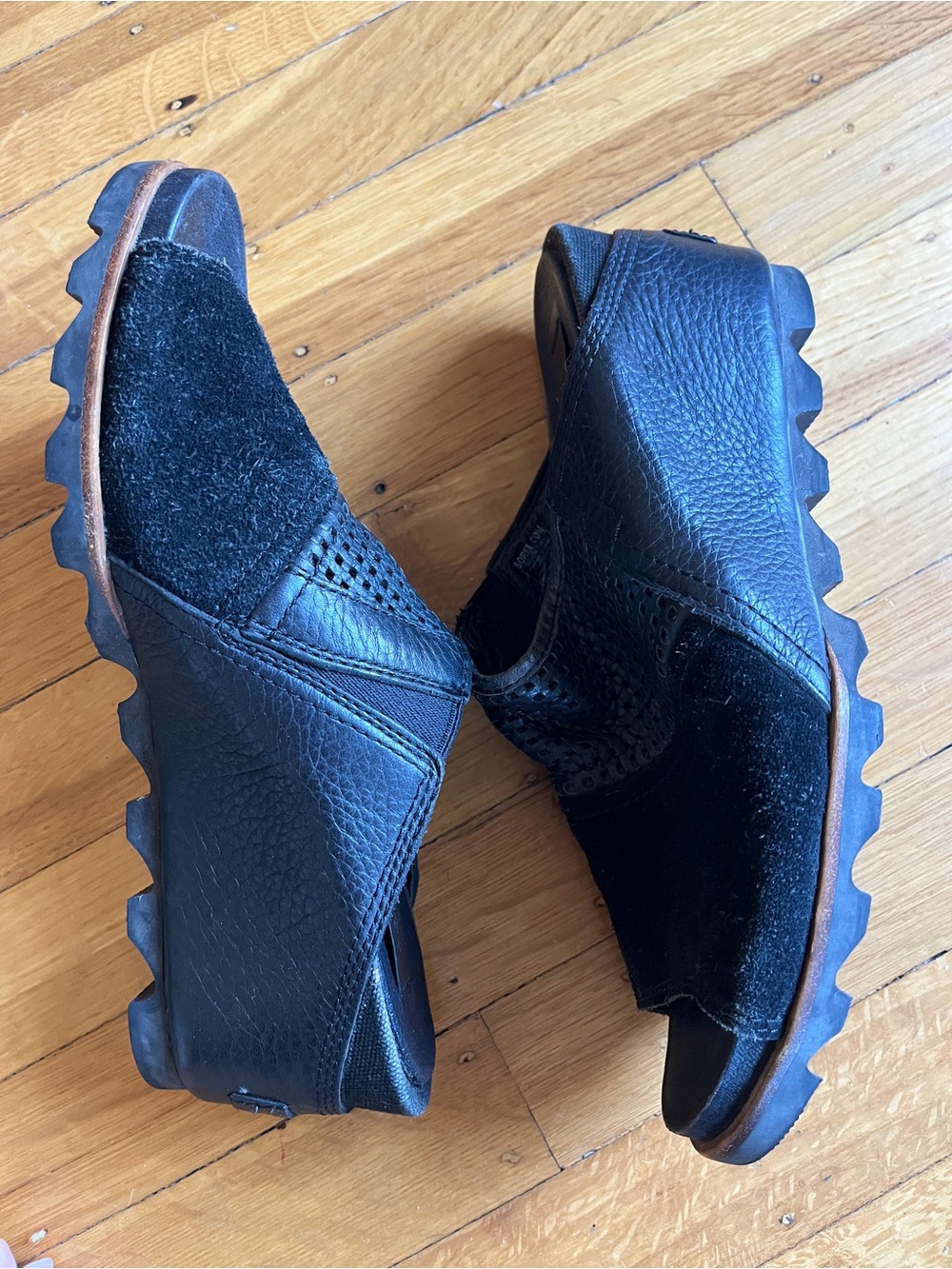 Sorel Joanie ii 2 suede Women’s Black Slip-On Clog Mules perforated leather 9.5